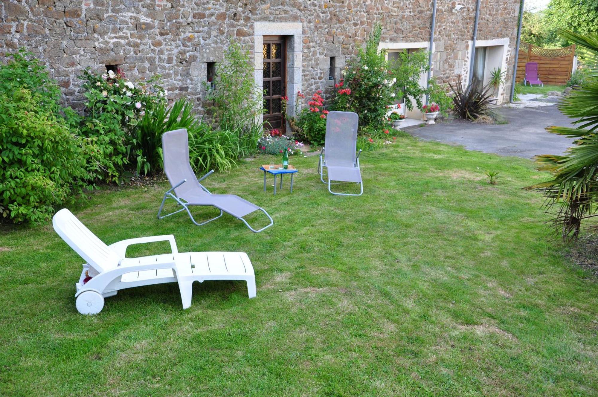 La Grande Malardiere Saint-Georges-Buttavent Exterior foto